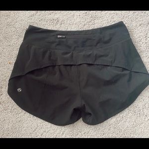 🍋 lululemon black MR speed up shorts, 4”